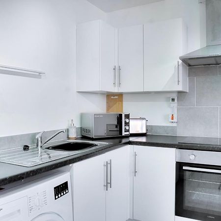 Modern 2 Bedroom Flat - 15 Minutes To Liverpool Birkenhead Exterior foto