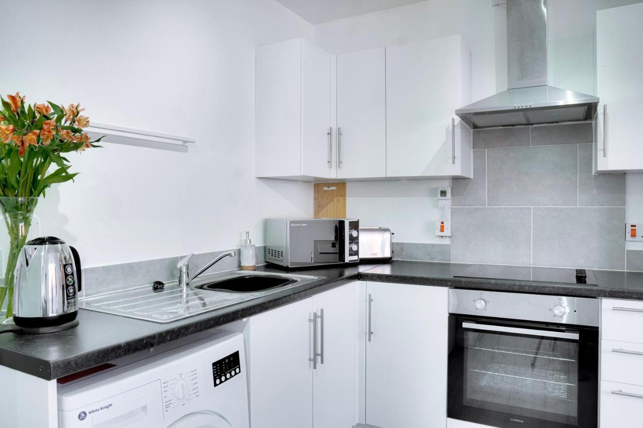 Modern 2 Bedroom Flat - 15 Minutes To Liverpool Birkenhead Exterior foto