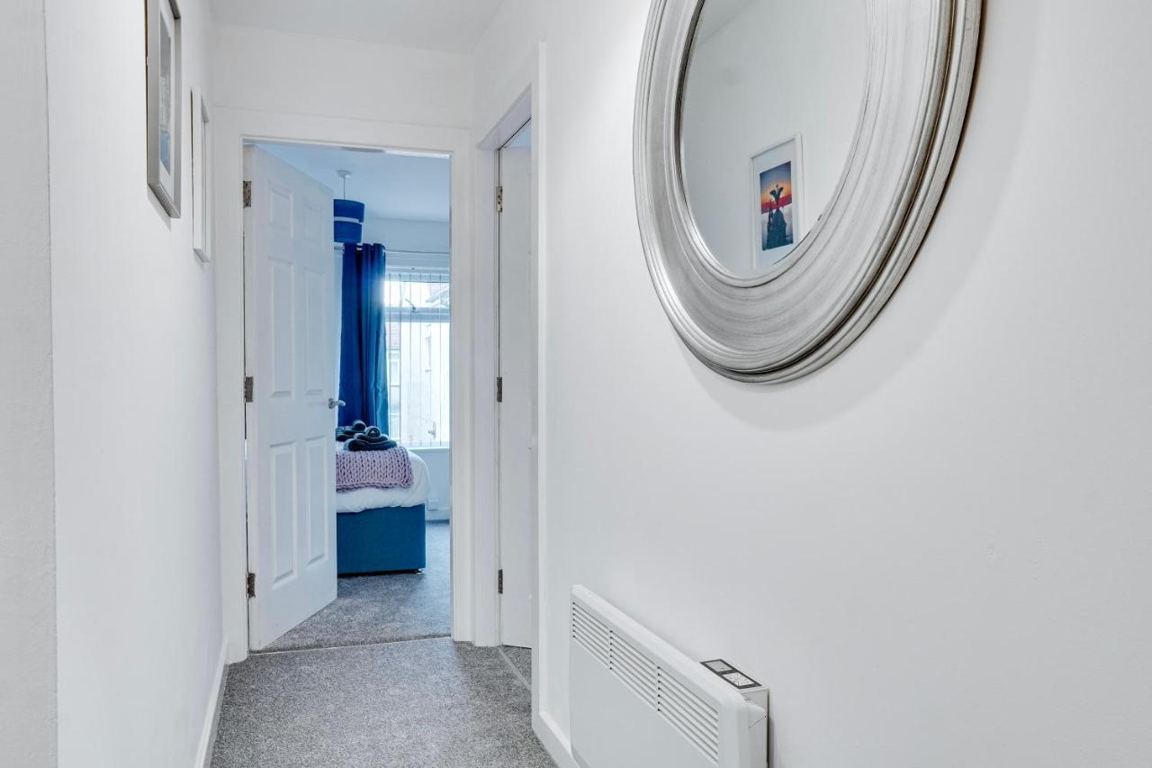 Modern 2 Bedroom Flat - 15 Minutes To Liverpool Birkenhead Exterior foto