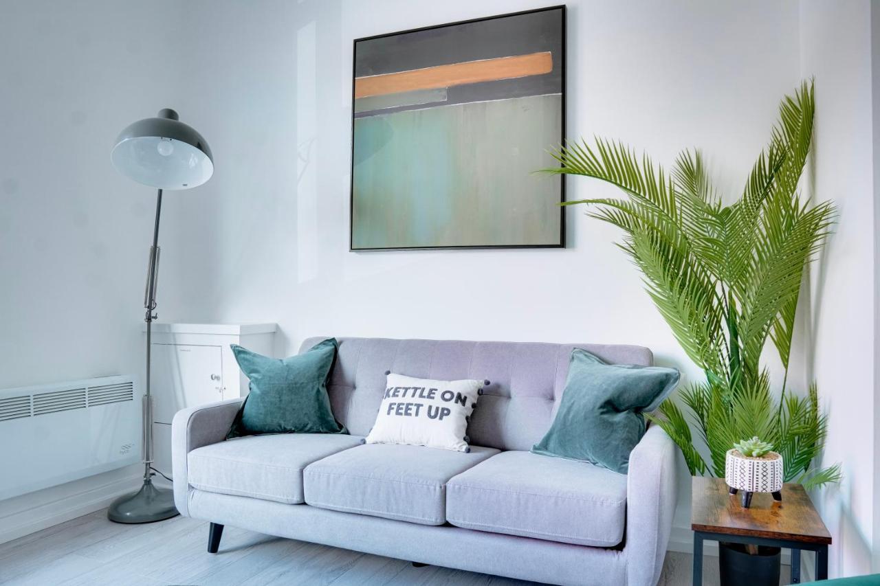 Modern 2 Bedroom Flat - 15 Minutes To Liverpool Birkenhead Exterior foto